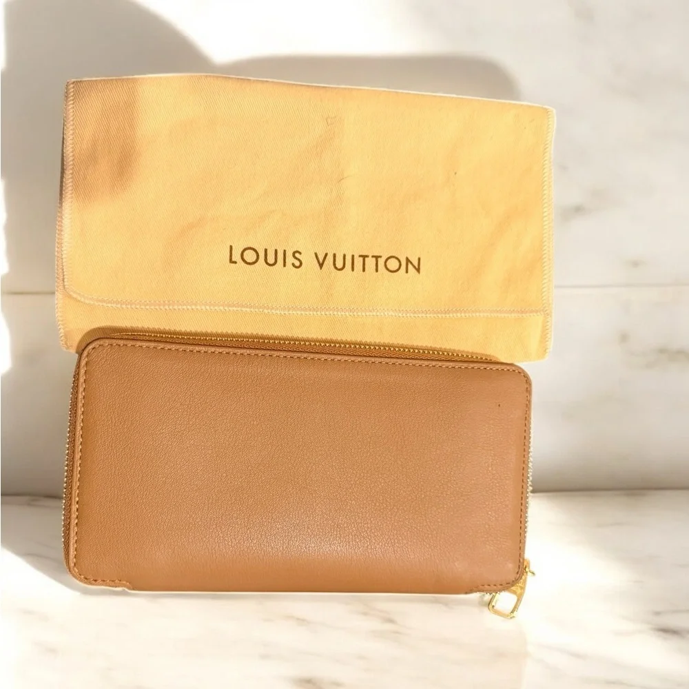 Louis Vuitton Articles De Voyage Veau Soie Lena Calfskin Camel Zippy Wallet - Picture 3 of 10